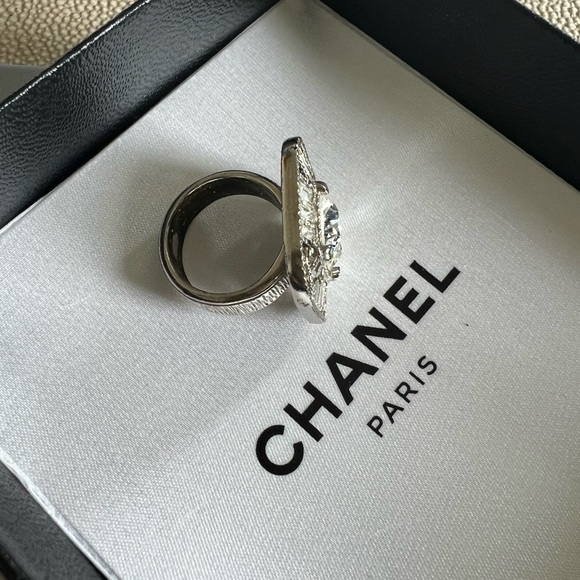 ❤️Gorgeous CHANEL authentic crystal ring! - Picture 3 of 10